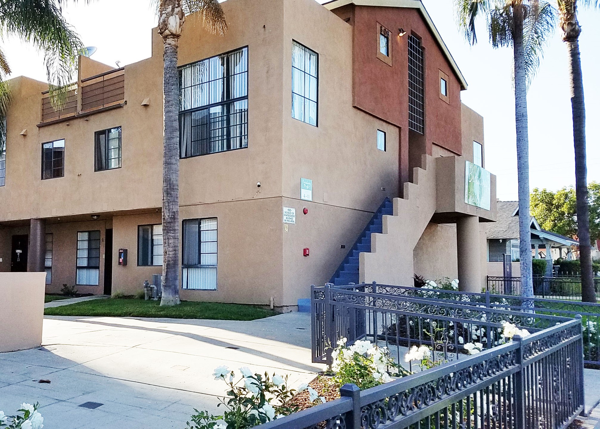 Broadway Apartments exterior complex photo